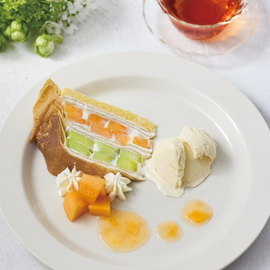 メロンを味わう限定ミルクレープ