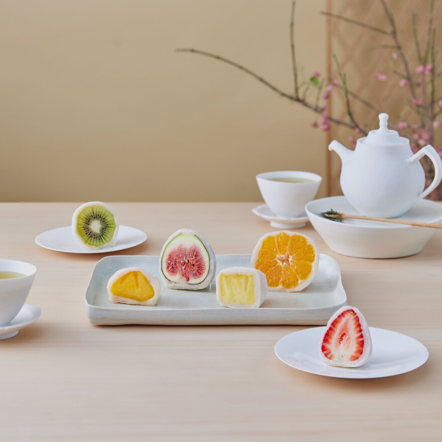 期間限定ショップ【フルーツ大福　弁才天】糸で切る。フルーツよりフルーツ。