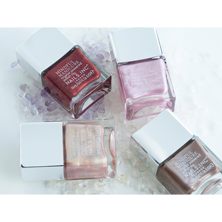 パワーストーン配合のお守りネイル