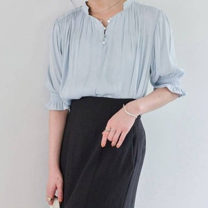 シワになりにくい半袖ブラウスが入荷!