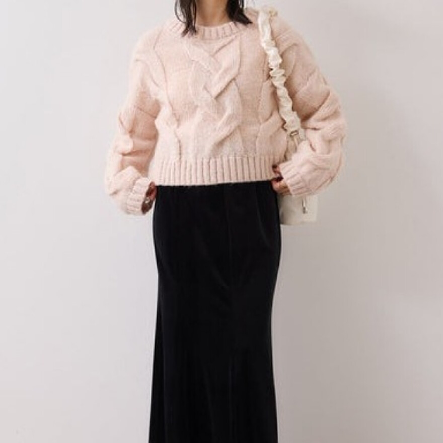 コンパクトなケーブルニットが入荷!