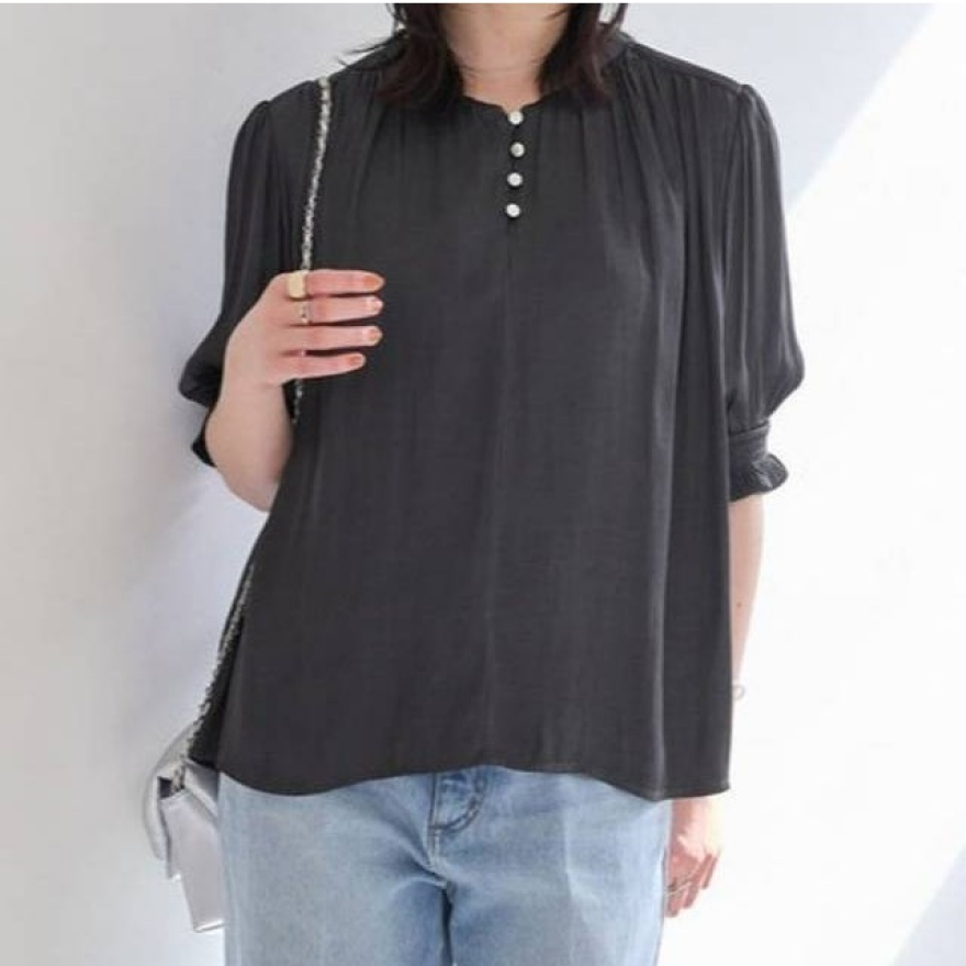 シワになりにくい半袖ブラウスが入荷!