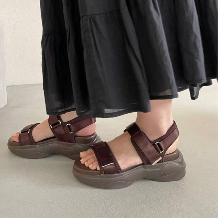 大人気のスニーカーソールサンダル
