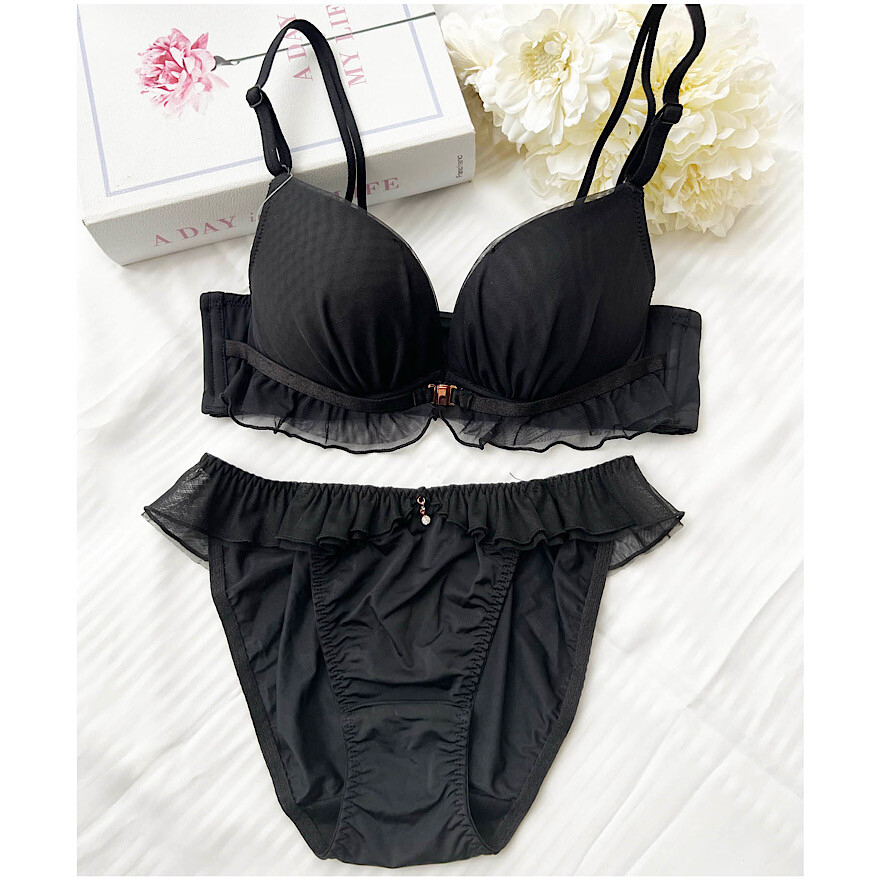 ナルエー フロントホックブラ 入荷!