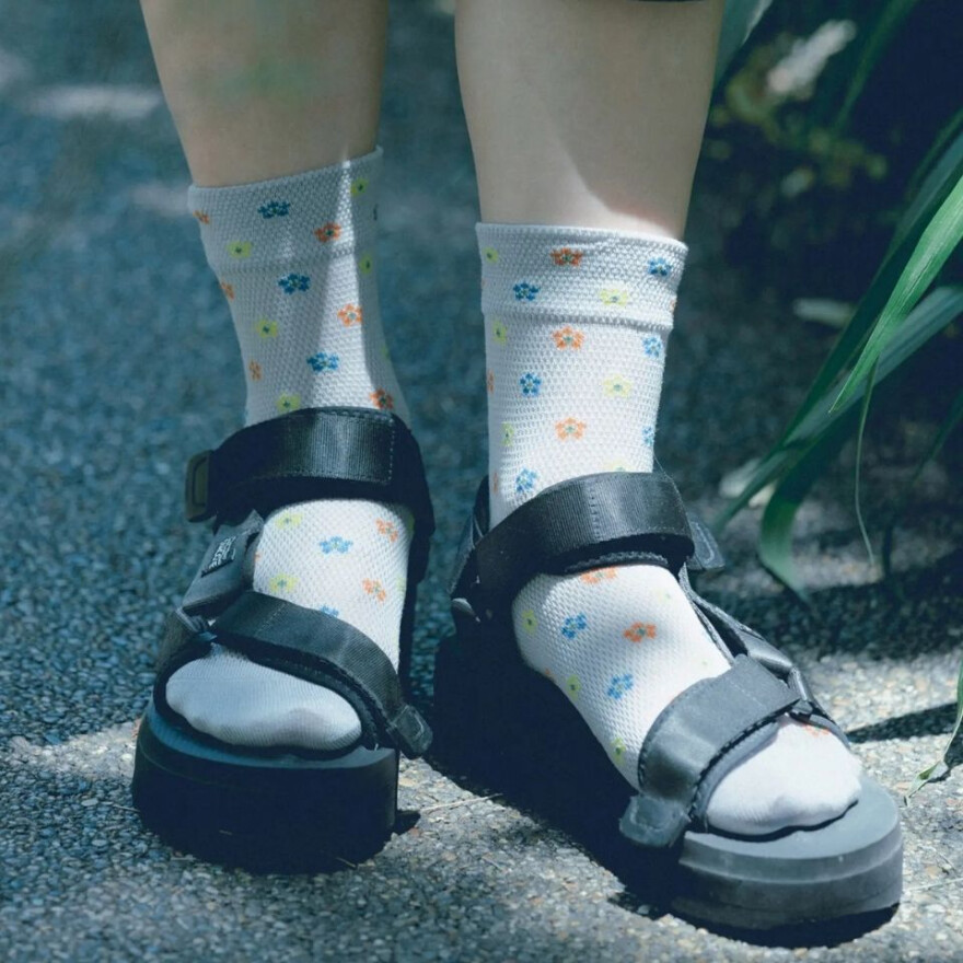 夏のベタつき対策に!冷感ソックス
