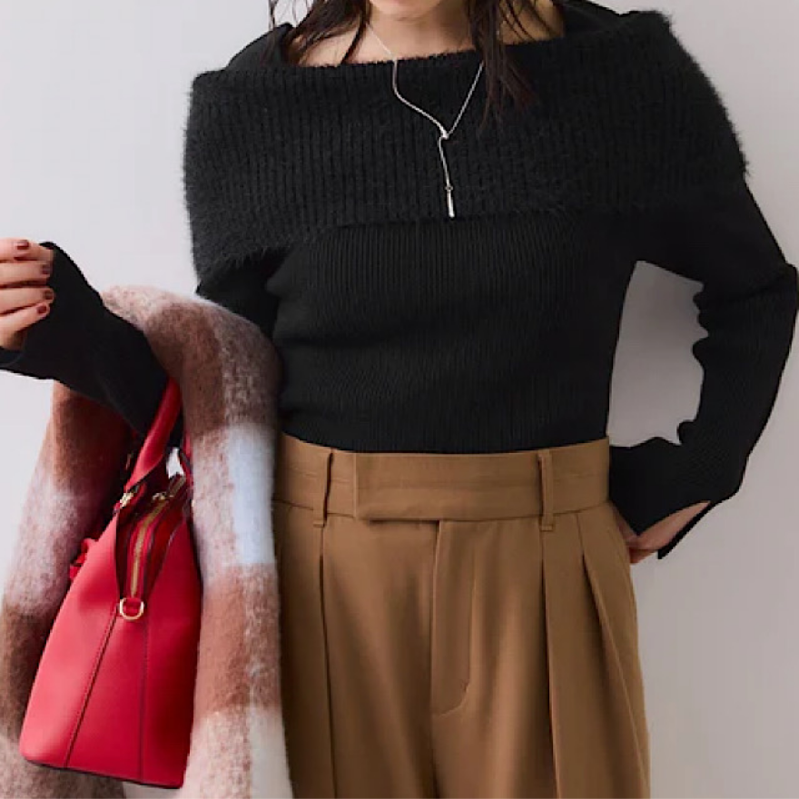 冬のオフショルニット入荷！ 												