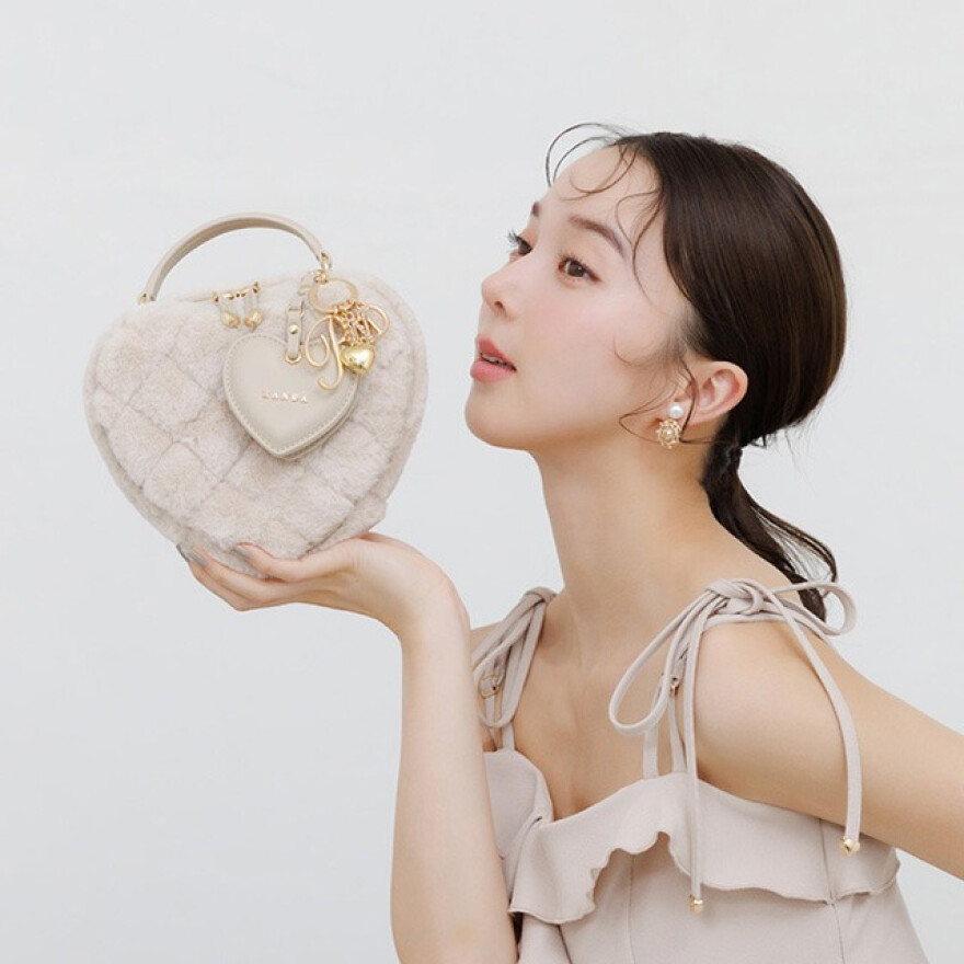 さりげない遊び心と洗練されたムードを添えて “Heart Collection”
