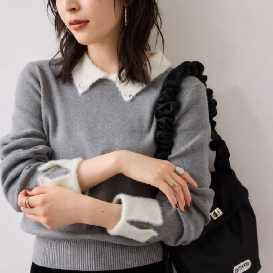 ビジュー付きシャギーカラー二ット														