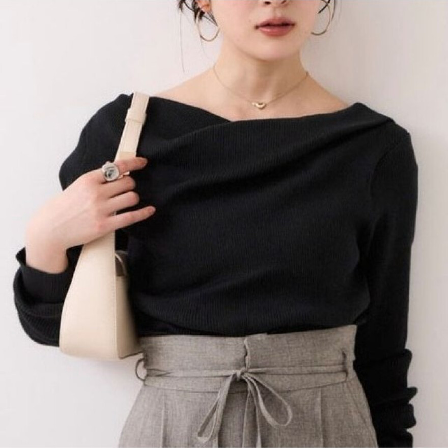 新色登場！ドレープオフショル二ット