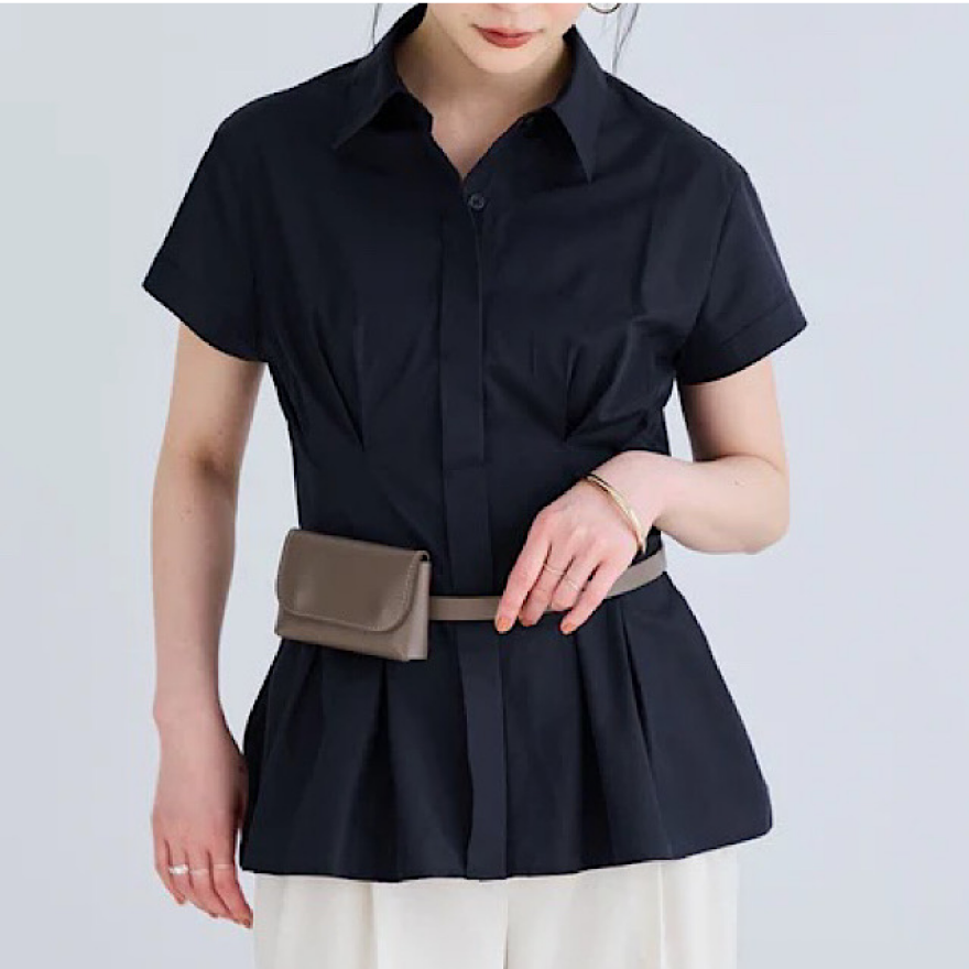 着るだけでスタイルアップが叶うシャツ入荷 	