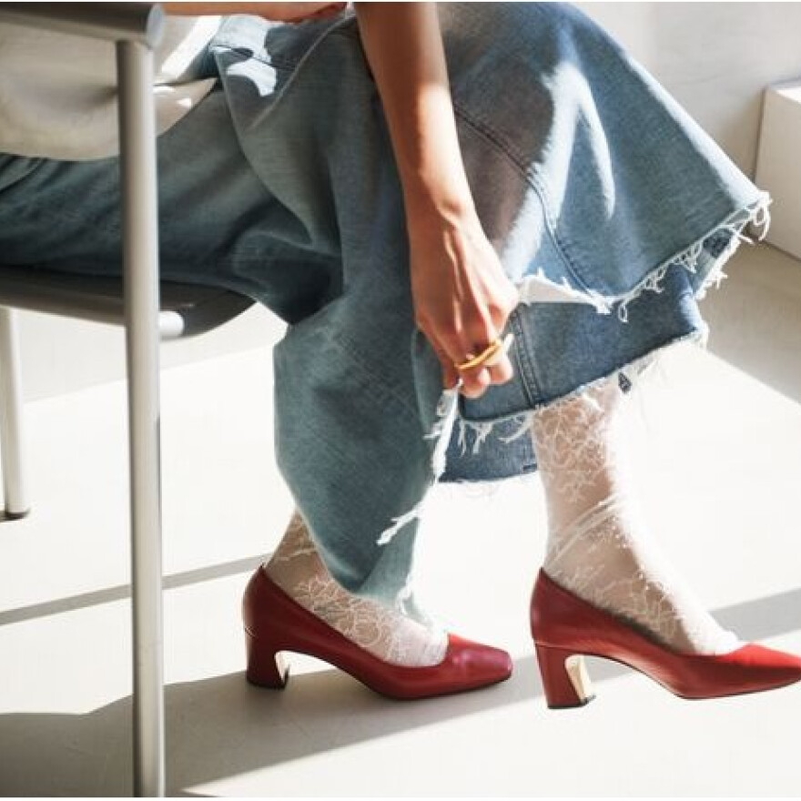 ソックスブランドTabioコラボ発売！