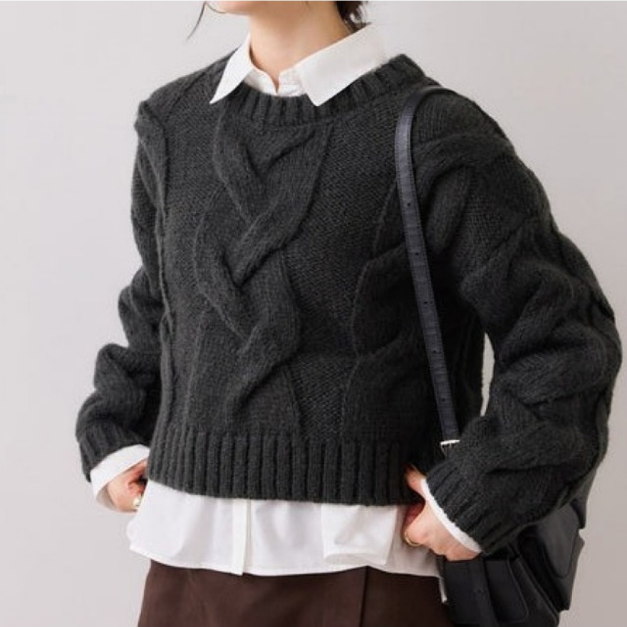 コンパクトなケーブルニットが入荷！ 																