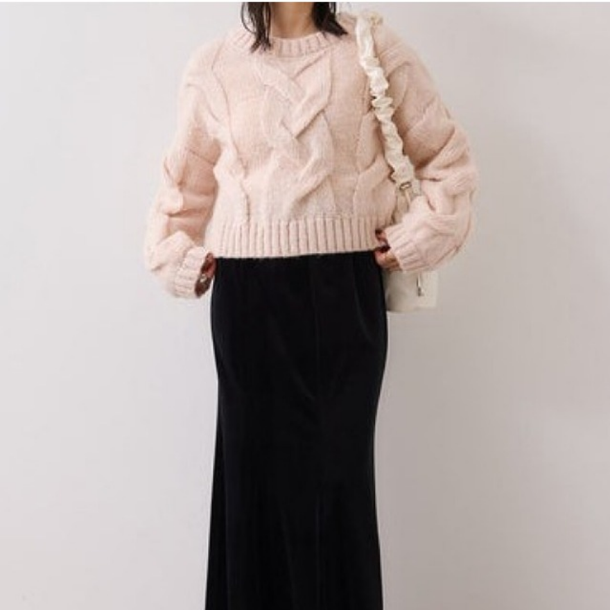 コンパクトなケーブルニットが入荷！ 																