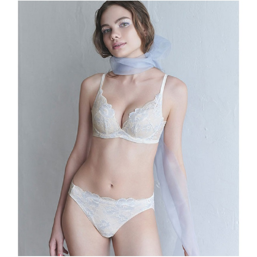 丸い美胸が叶う人気ブラから新色入荷!