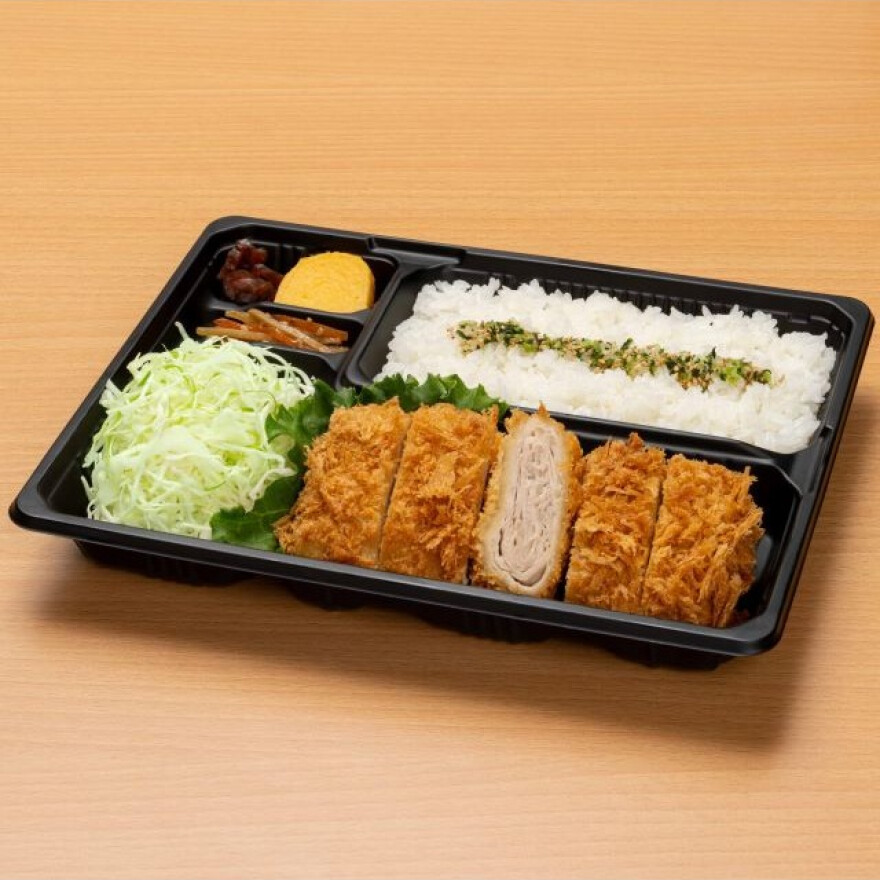 箸でも切れるやわらかさ、重ねかつ弁当