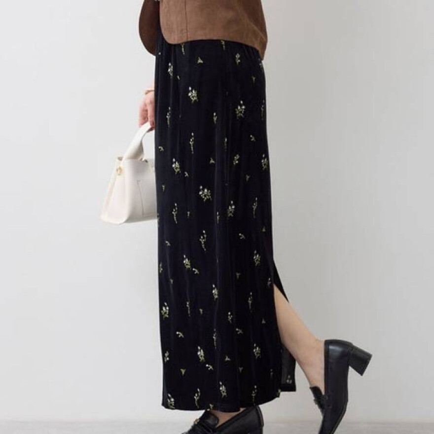 美シルエットのベロアスカート入荷!!