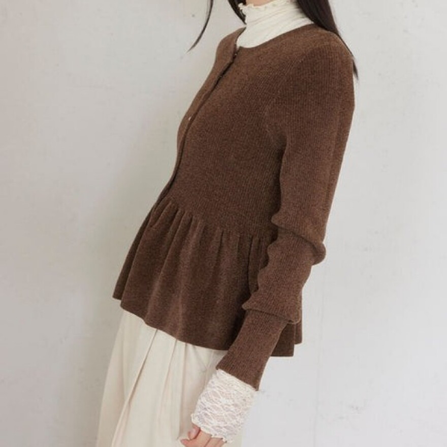 柔らか素材のペプラムニットが入荷!