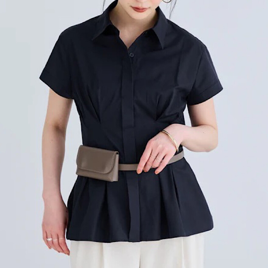 着るだけでスタイルアップが叶うシャツ入荷