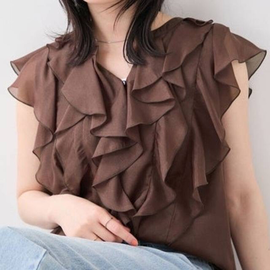 フリルブラウスが入荷！！