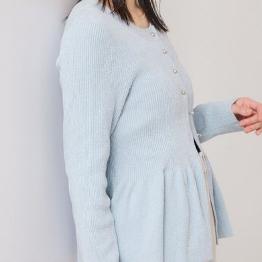 柔らか素材のペプラムニットが入荷!