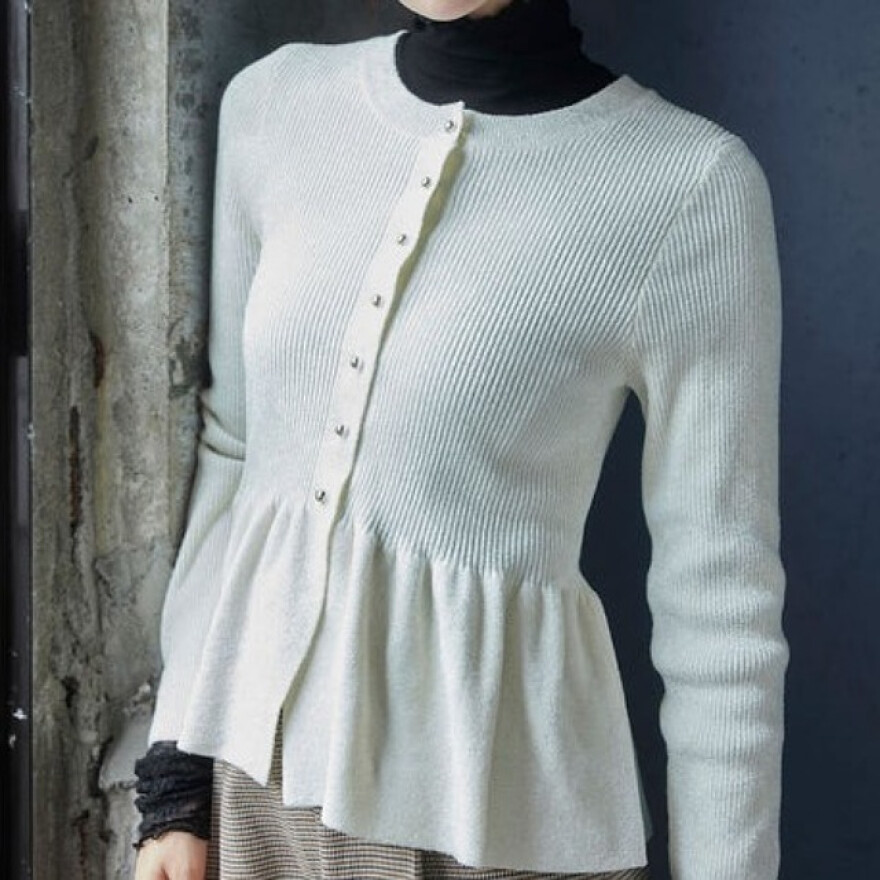 柔らか素材のペプラムニットが入荷!