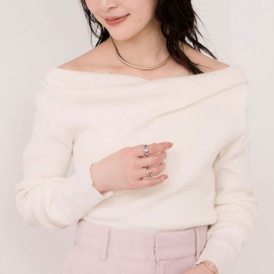 新色登場！ドレープオフショルニット