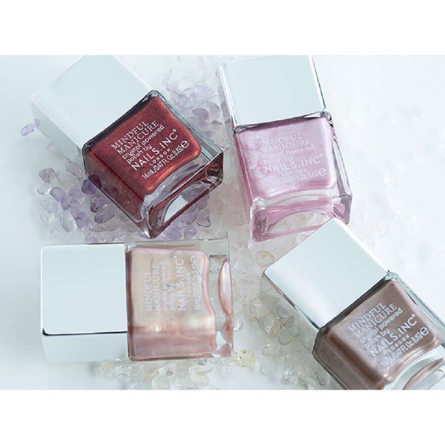 パワーストーン配合のお守りネイル