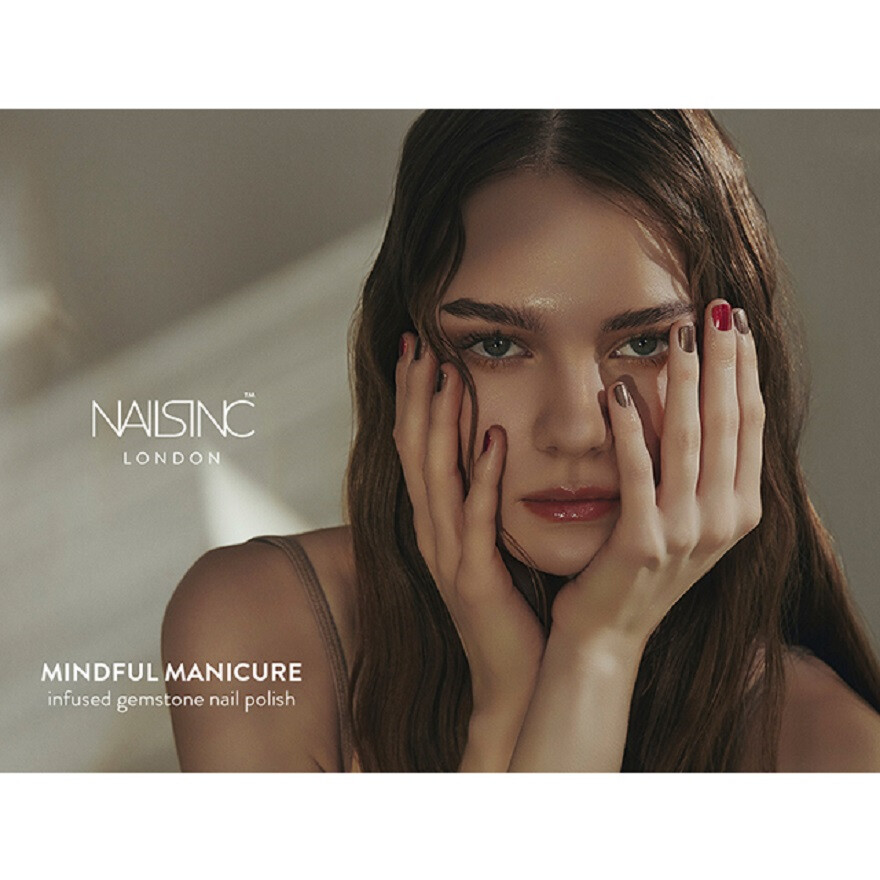 パワーストーン配合のお守りネイル