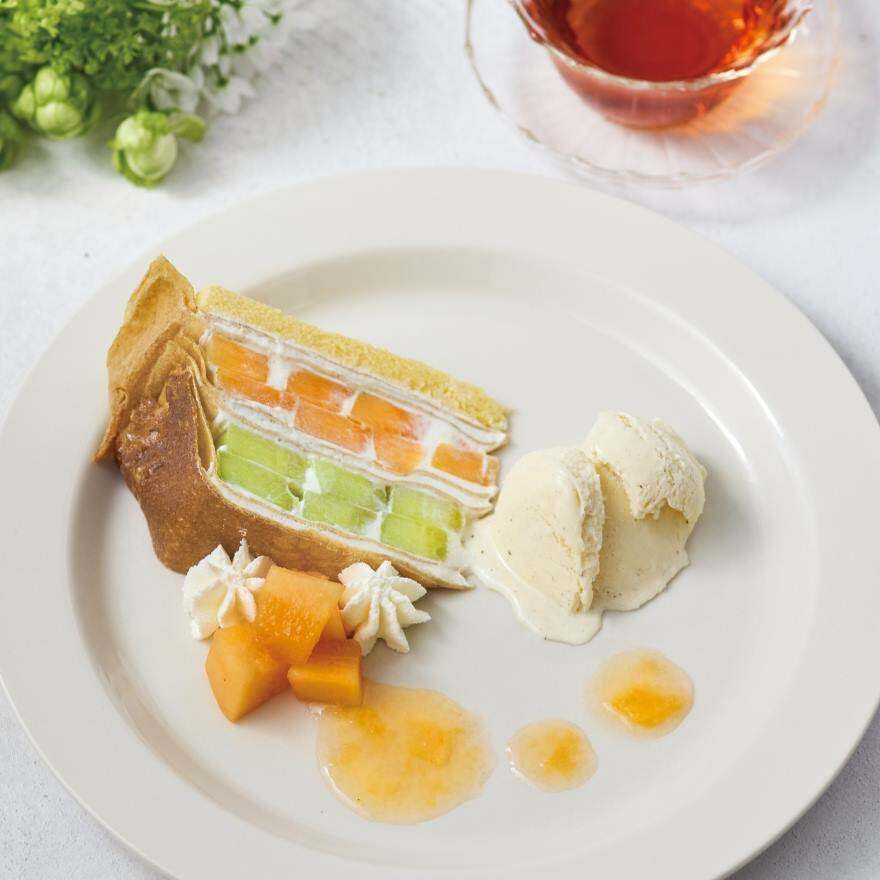 メロンを味わう限定ミルクレープ