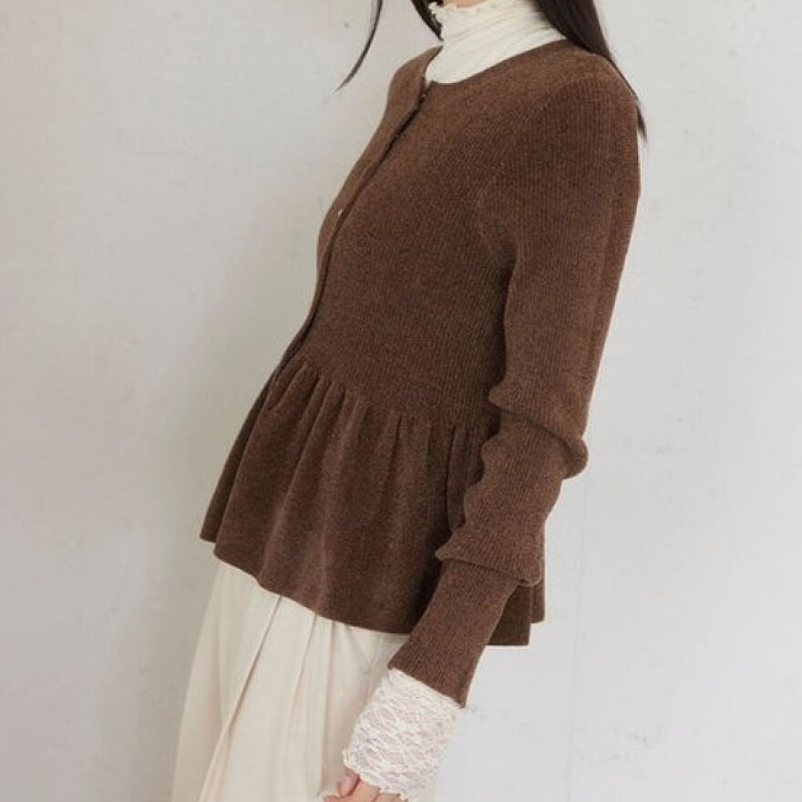 柔らか素材のペプラムニットが入荷!