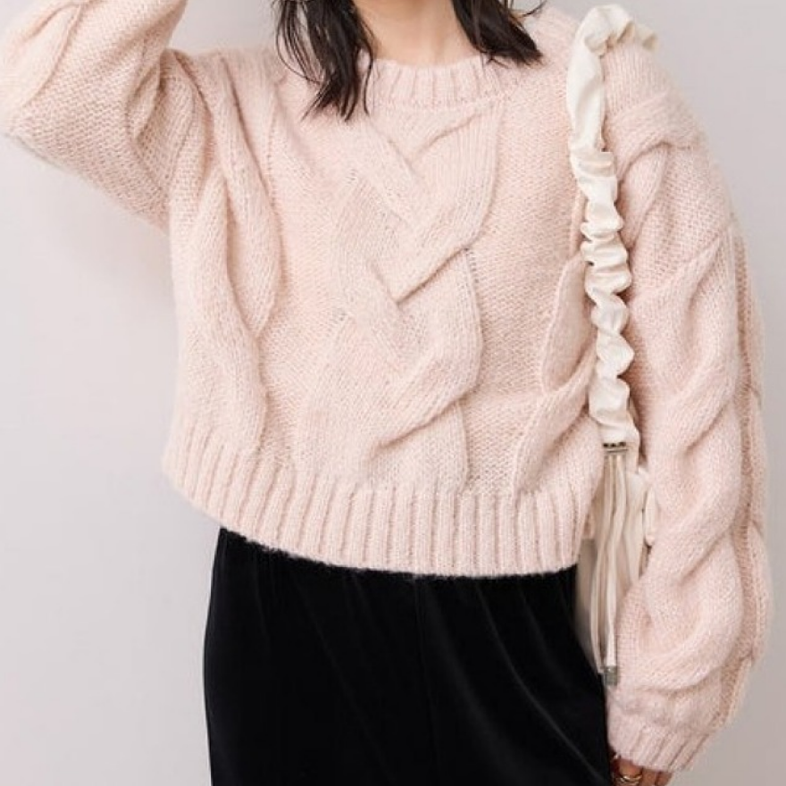 コンパクトなケーブルニットが入荷！