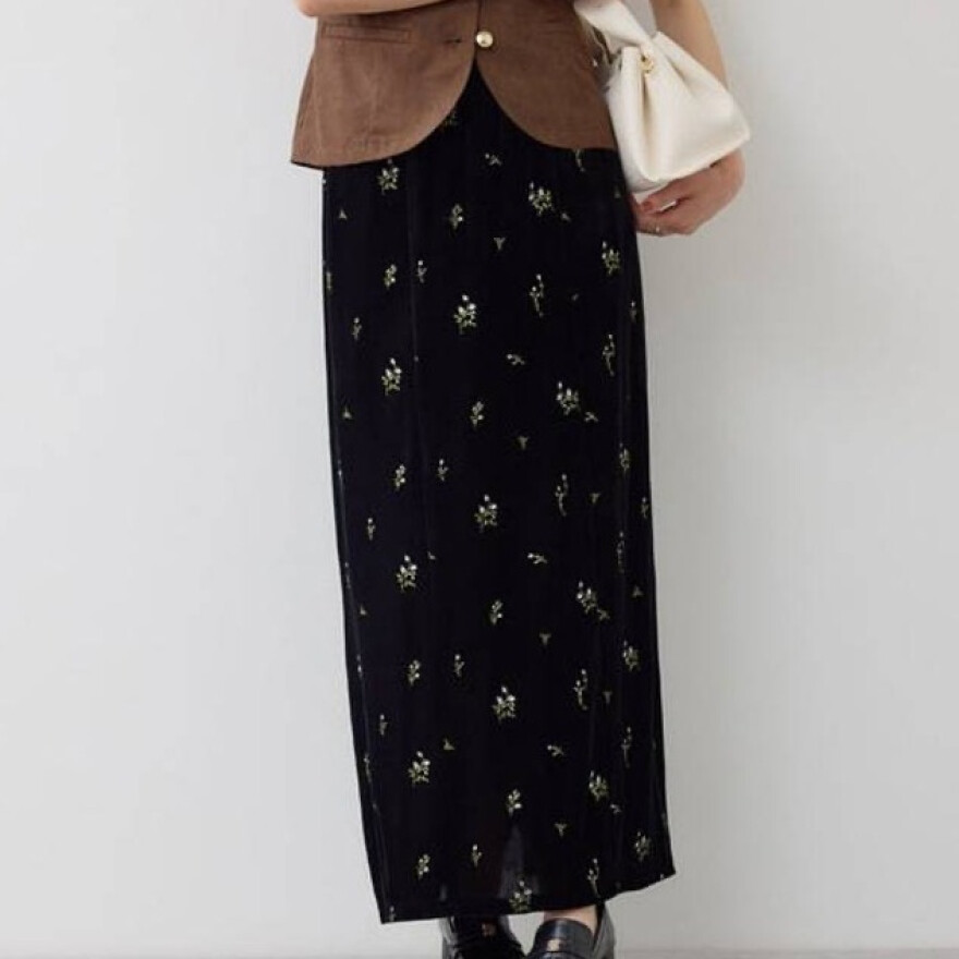 美シルエットのベロアスカート入荷！！