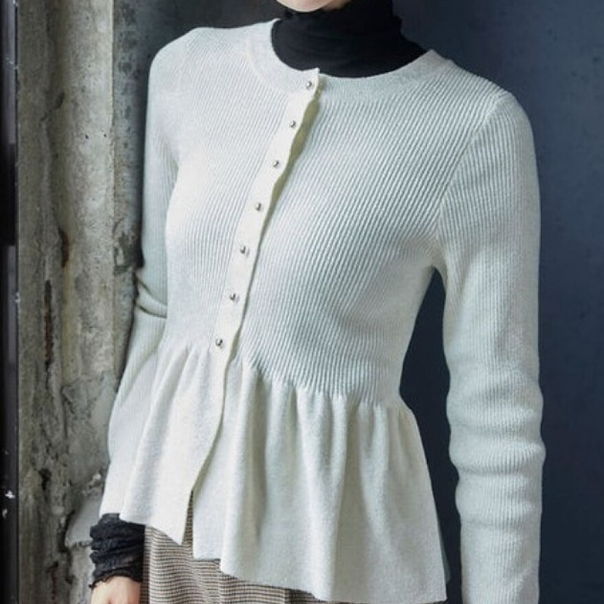 柔らか素材のペプラムニットが入荷！