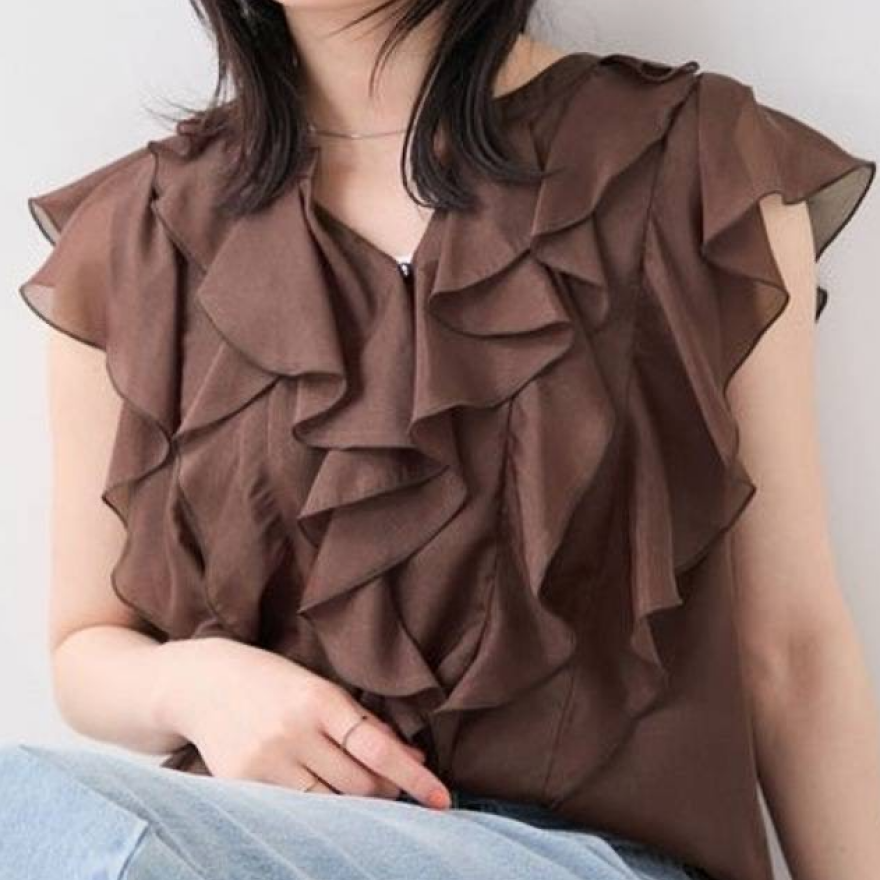 フリルブラウスが入荷！！